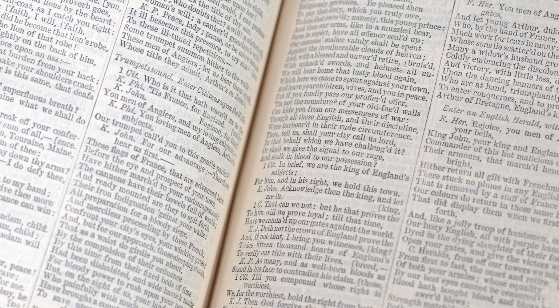 The Dramatic Works of William Shakespeare with Copious Glossarial Notes and a Biographical Notice.