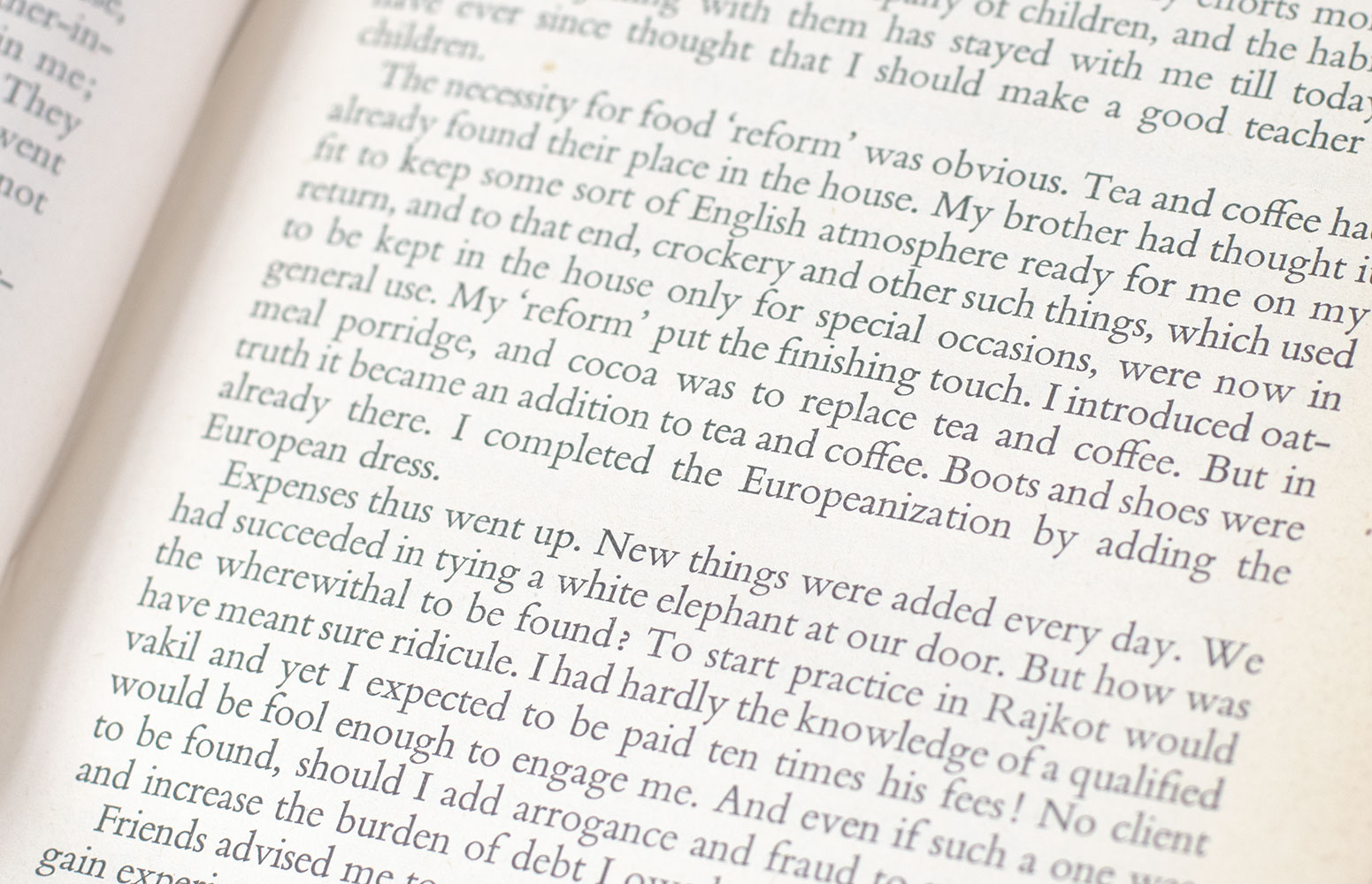 Gandhi An Autobiography: The Story of My Experiments With Truth.