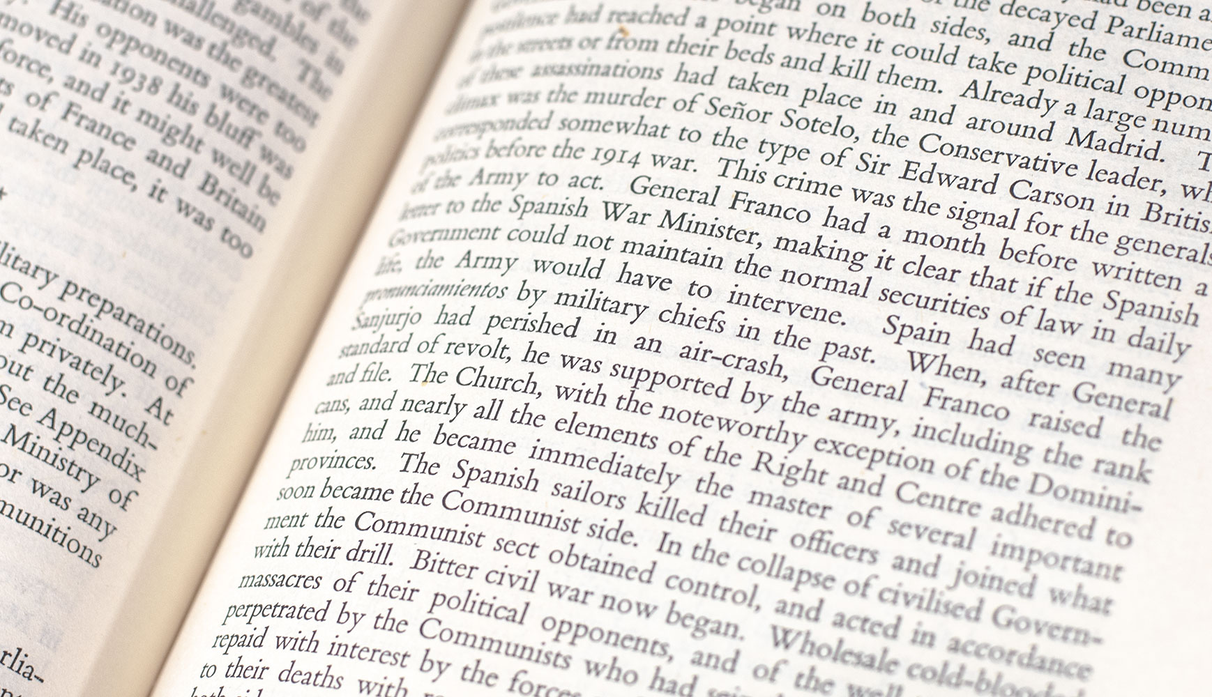 The Second World War: The Gathering Storm; Their Finest Hour; The Grand Alliance; The Hinge of Fate; Closing the Ring; Triumph and Tragedy.