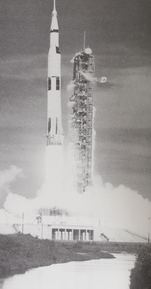 Failure Is Not An Option: Mission Control From Mercury to Apollo 13 and Beyond.