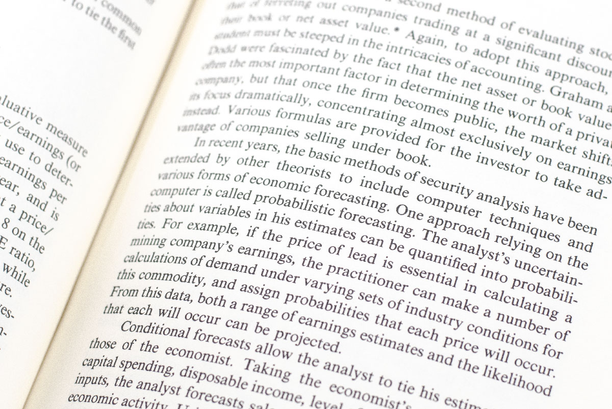 Contrarian Investment Strategy: The Psychology of Stock Market Success.