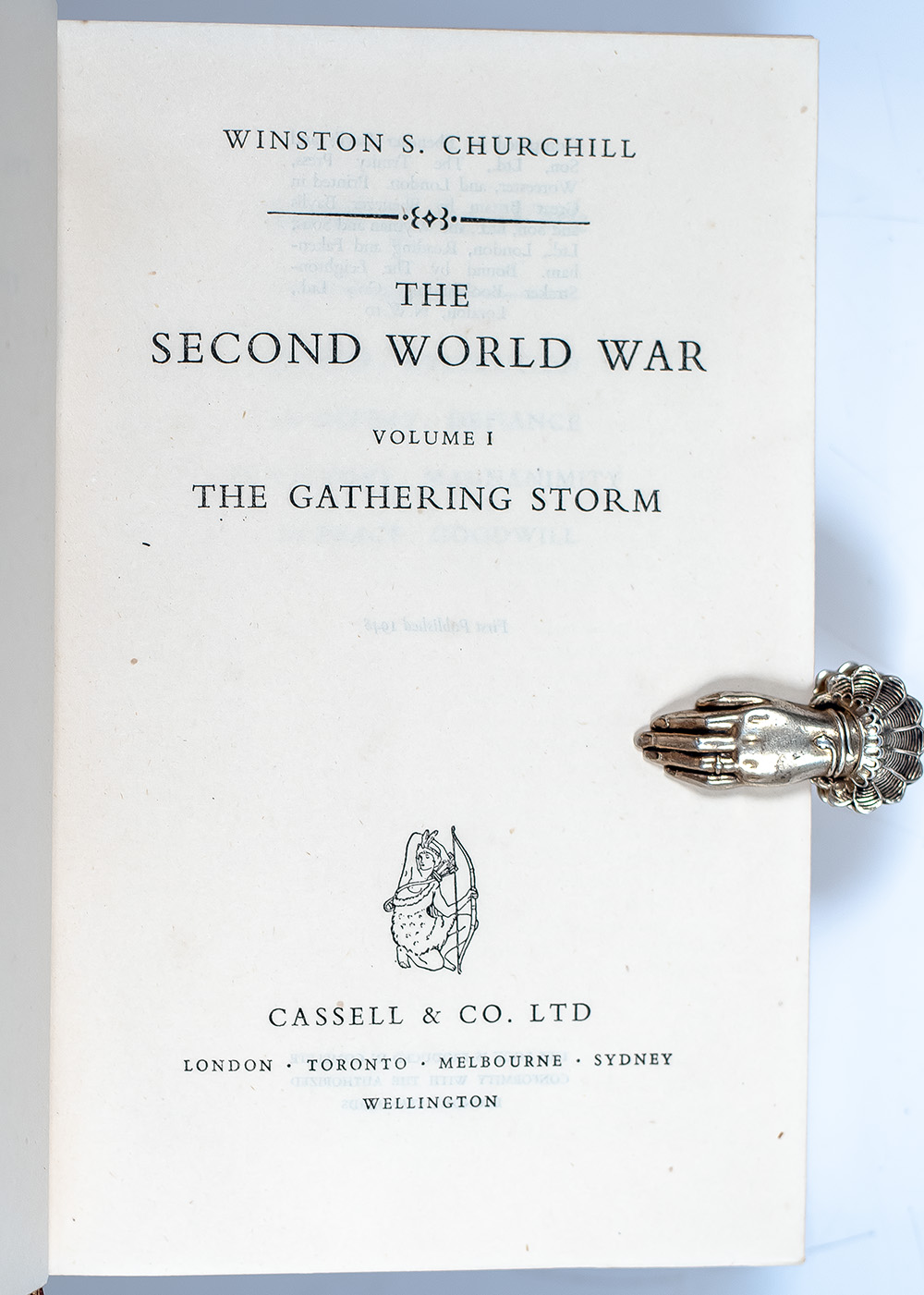 The Second World War. Volume I: The Gathering Storm.