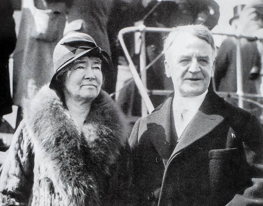 The House of Morgan: An American Banking Dynasty and the Rise of Modern Finance.