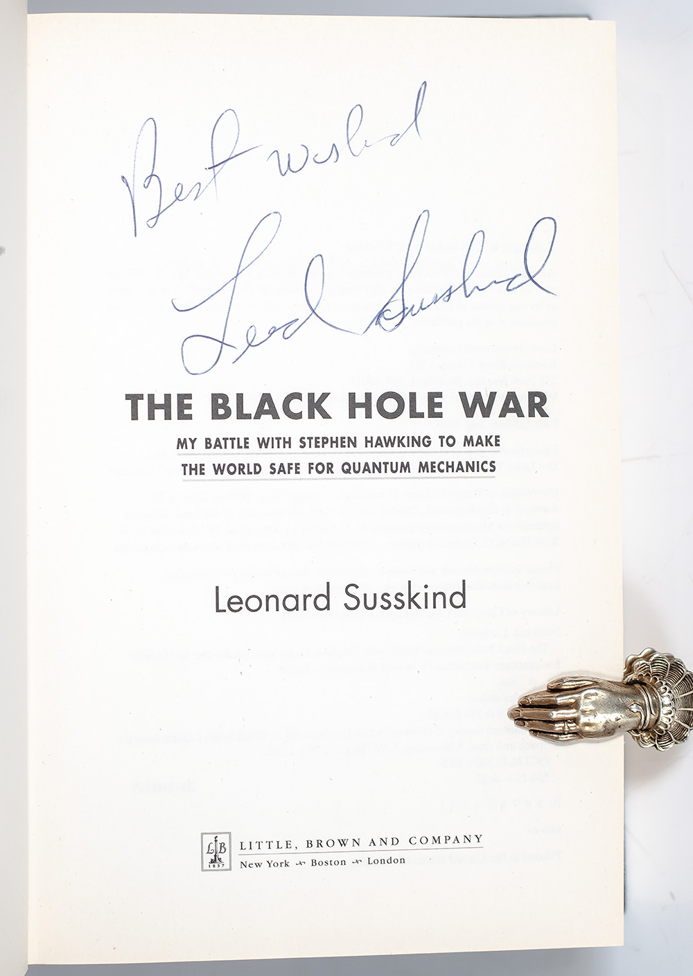 The Black Hole War: My Battle with Stephen Hawking to Make the World Safe for Quantum Mechanics.