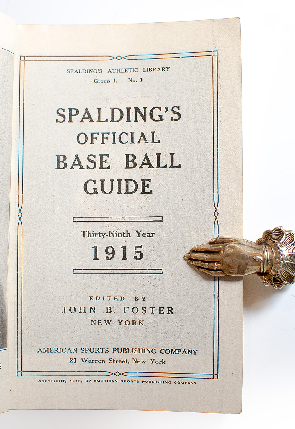 Spalding's Official Base Ball Guide Thirty-Ninth Year 1915.
