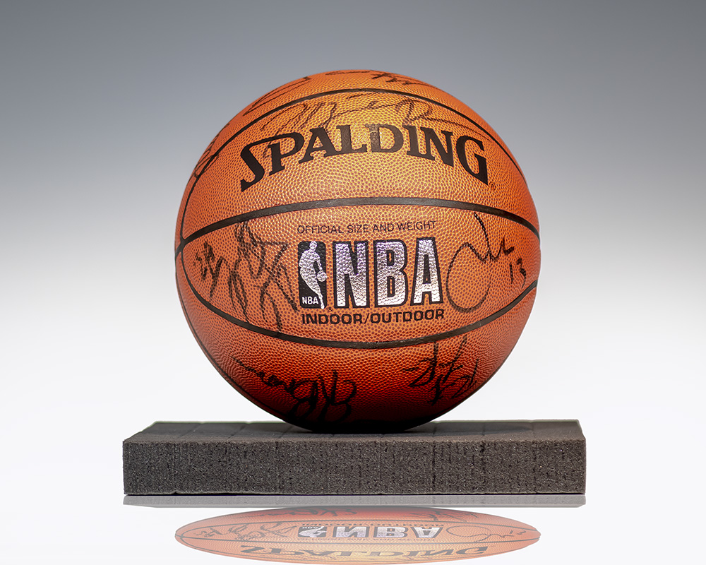 1997-98 Chicago Bulls Team Signed NBA Basketball.