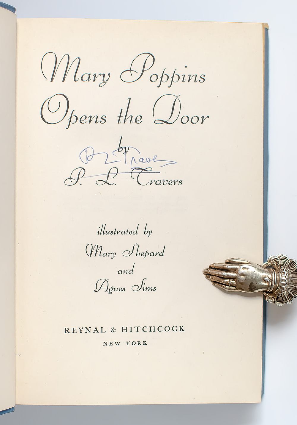 Mary Poppins Complete Set: Mary Poppins, Mary Poppins Comes Back, Mary Poppins Opens the Door, Mary Poppins in the Park, Mary Poppins From A to Z, Mary Poppins in the Kitchen, Mary Poppins in Cherry Tree Lane, Mary Poppins and the House Next Door.