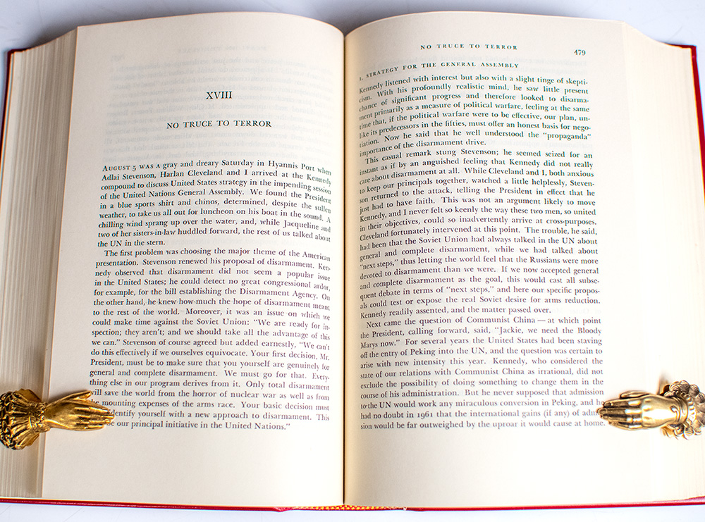 A Thousand Days: John F. Kennedy In the White House.