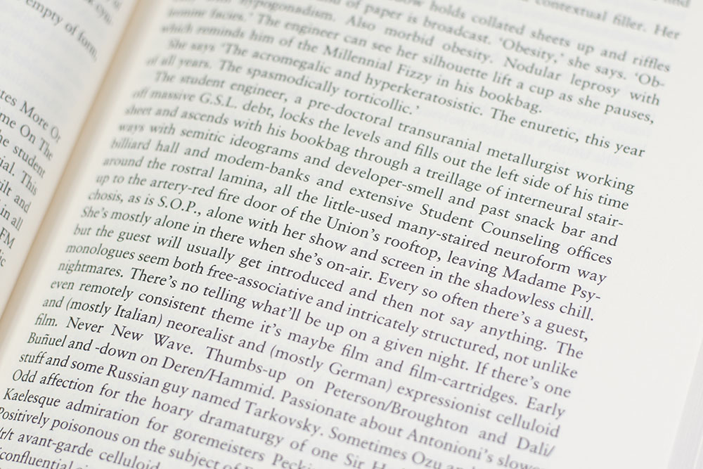 Infinite Jest: A Novel.