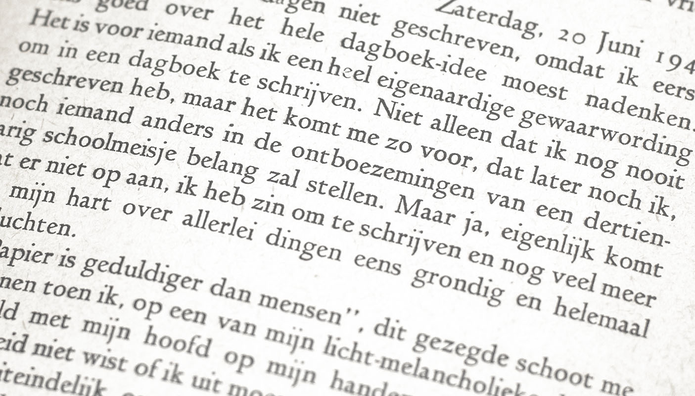 Het Achterhuis: Dagboakbrieven van 12 Jun 1942 - 1 Augustus 1944. Met een woord vooraf door Annie Romein-Verschoor. (The Diary of Anne Frank)