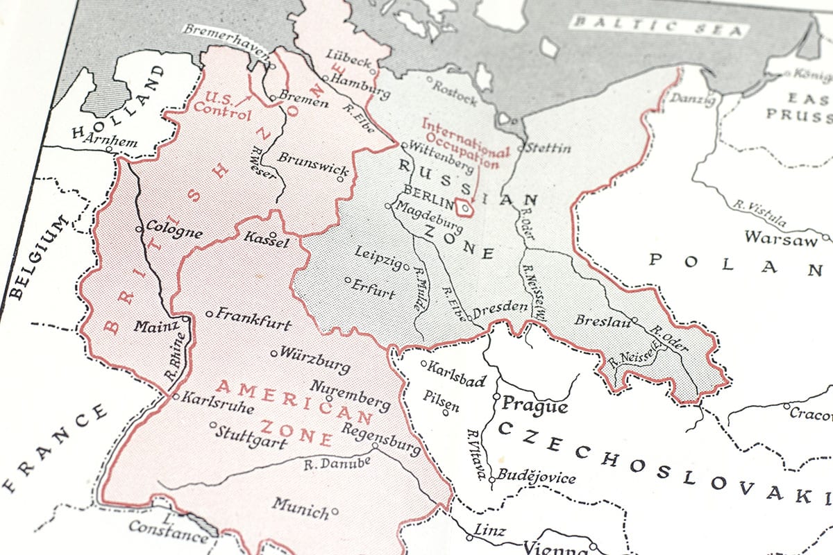 The Second World War: The Gathering Storm; Their Finest Hour; The Grand Alliance; The Hinge of Fate; Closing the Ring; Triumph and Tragedy