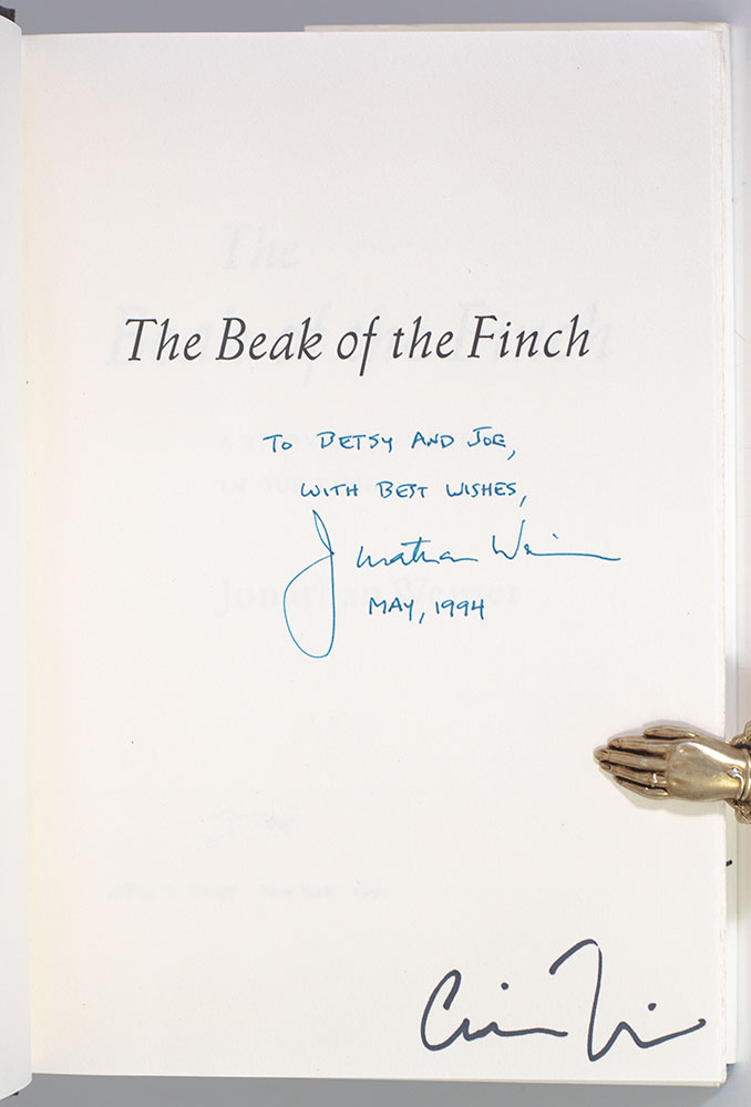 The Beak of the Finch: The Story of Evolution in Our Time.