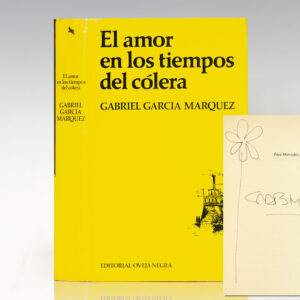 El Amor en los Tiempos del Colera book , yellow.