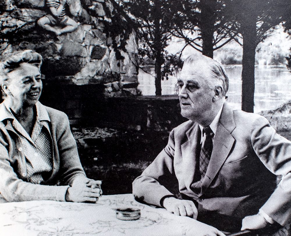 No Ordinary Time: Franklin and Eleanor Roosevelt: The Home Front in World War II.