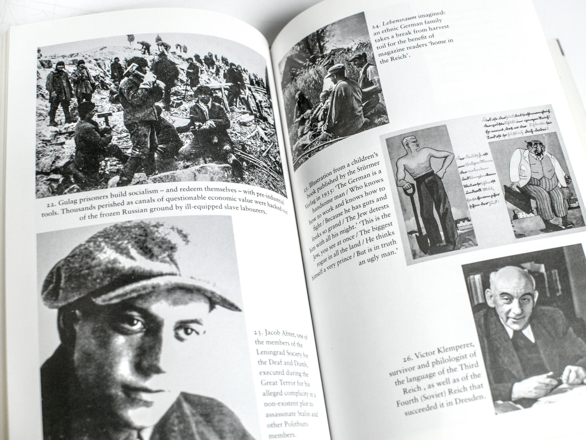 The War of the World: Twentieth-Century Conflict and the Descent of the West.