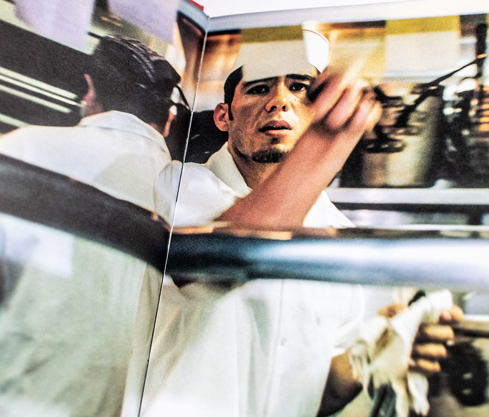 Anthony Bourdain's Les Halles Cookbook: Strategies, Recipes, and Techniques of Classic Bistro Cooking.