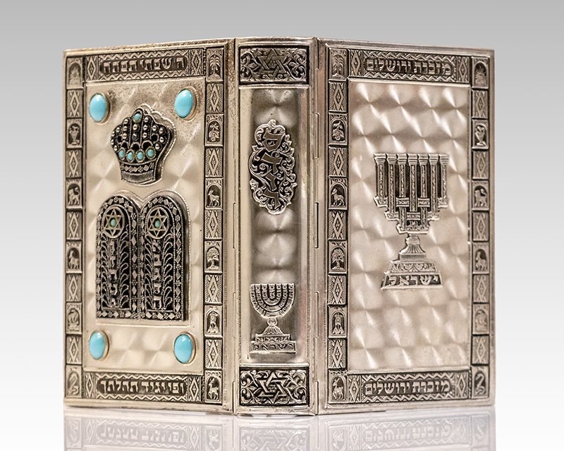 Siddur Avodat Israel with English Translation.